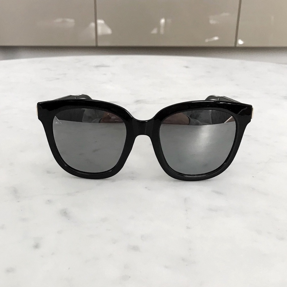Large Retro Modern Mirrored Silver Sunglasses - Picture 4 of 4